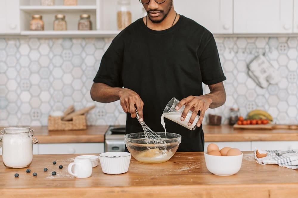 homme qui cuisine nutriton